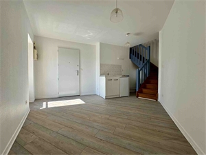 appartement à la location -   63450  SAINT-AMANT-TALLENDE, surface 40 m2 location appartement - APR737618